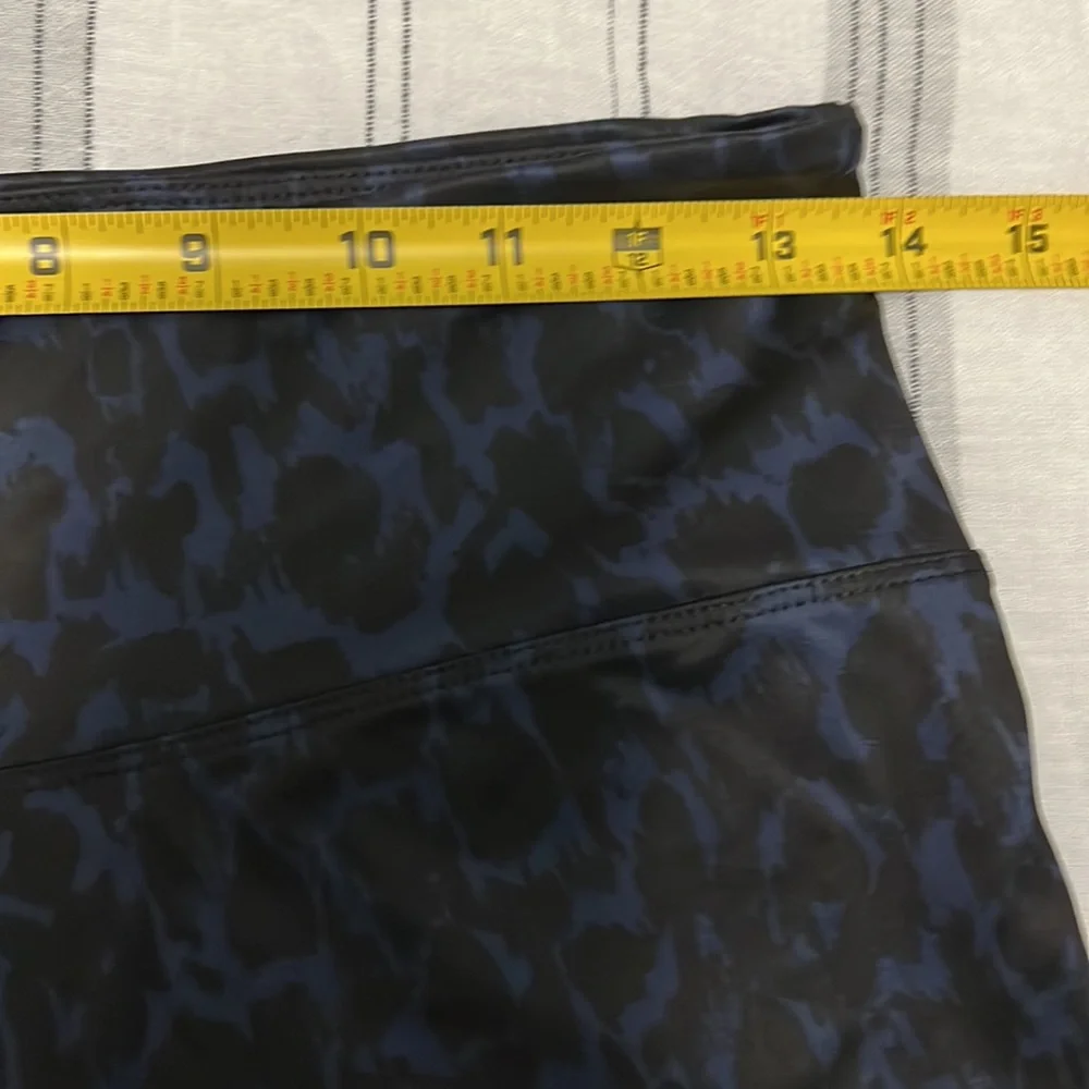 Halston Medium Abstract Leopard Classic Navy Leggings Nwt - Picture 3 of 8